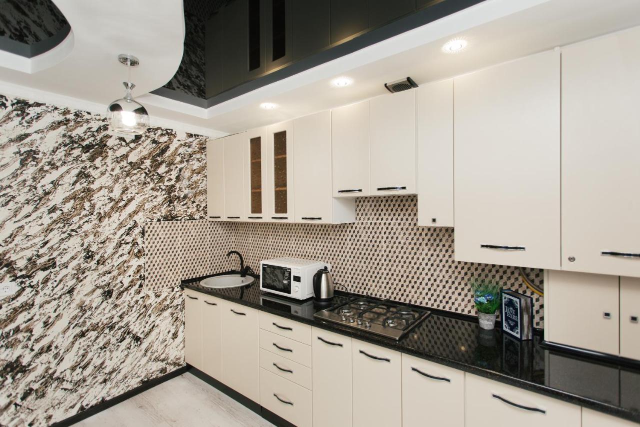 De LUXE Apartments Centr Illinskaya Soumy Extérieur photo